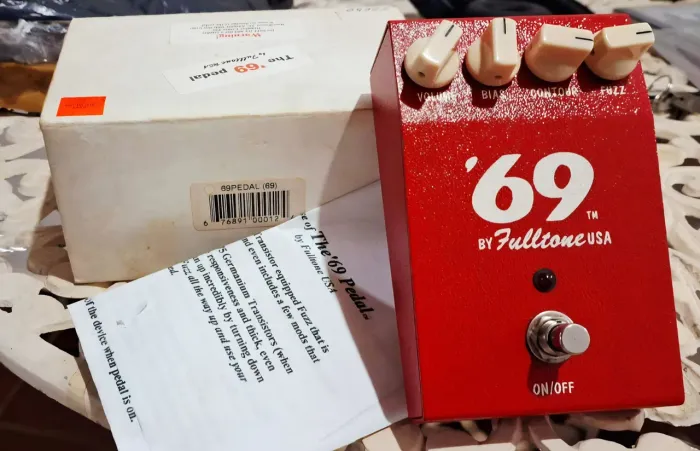 Pedal Fuzz Fulltone '69 Red Big Box NKT 275