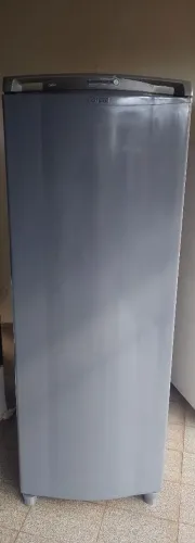 Geladeira Frost Free, funcionando perfeitamente, 340 litros tensão 110 volts, marca Consul
