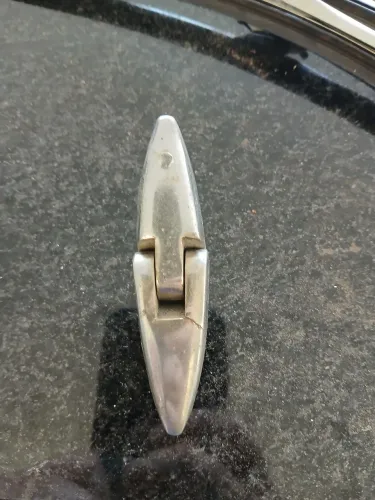 Dobradiça tampa traseira