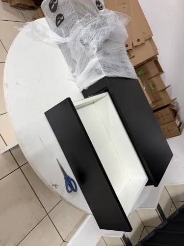 Penteadeira preta com gavetas