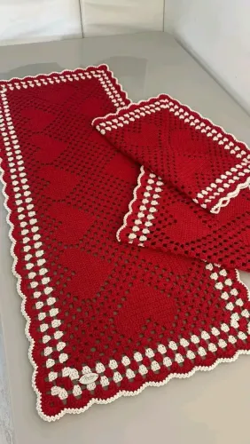 Tapete vermelho com a cor azul e Branco 