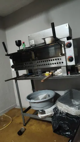 Vende_se forno de pizza com duas pá de madeira uma de inox