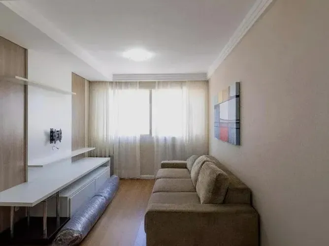 Apartamento dois quartos / Locação anual / com mobília