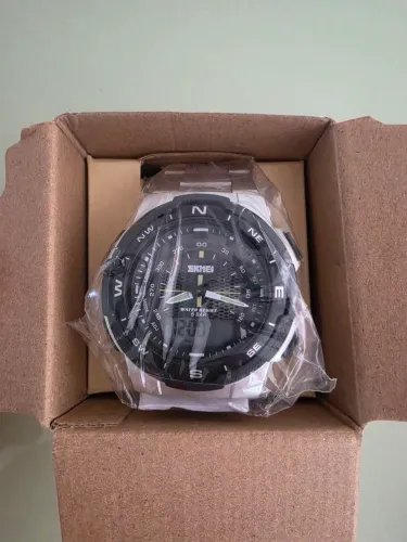 Relógio Skmei modelo 1370 com pulseira Aço inox