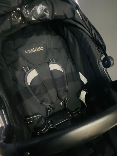 Carrinho de bebê Kiddo + bebê conforto