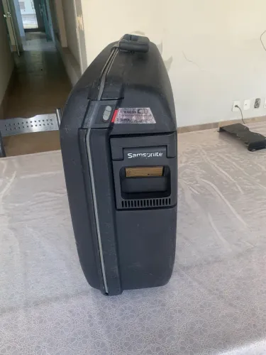 Mala sansonite preta 23 kilos fibra dura