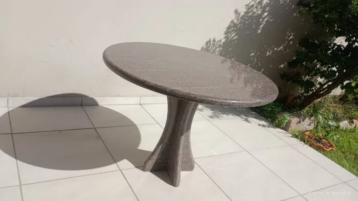 Mesa em granito exótico Kinawa