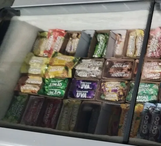 Fábrica picolé, sorvete e açaí.