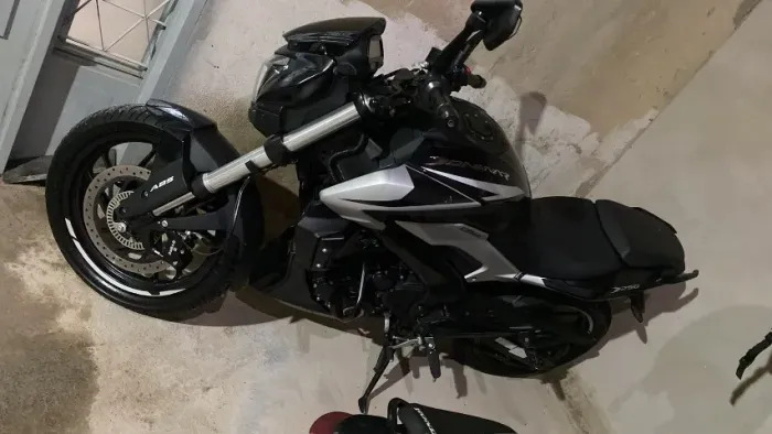 MOTO - BAJAJ 250