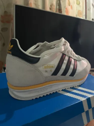 Tênis adidas semi novo