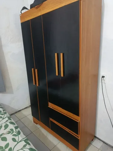 Guarda roupa semi nova 