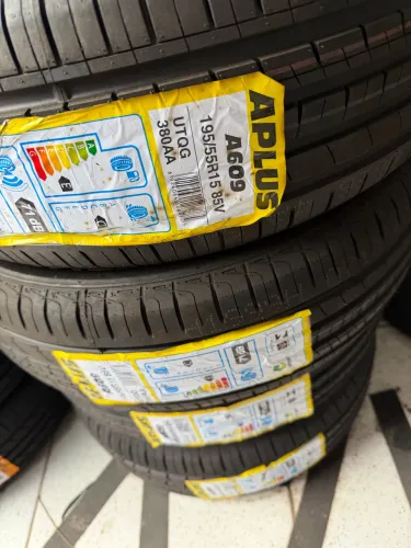 Pneu 195/55 R15 $330 unidade à vista
