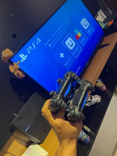 PlayStation 4 à venda!?