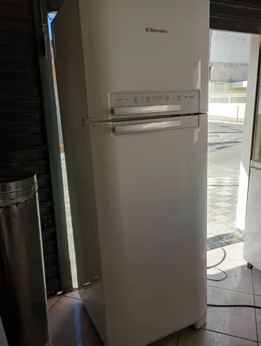 Geladeira Eletrolux Frost Free df 50 110v