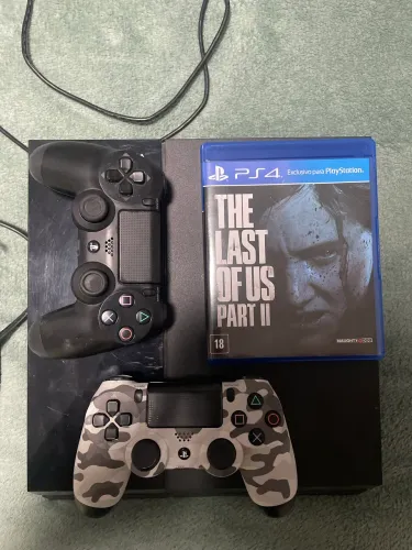 Vendo ps4, em ótimo estado, acompanha dois controles, cabo de carregador original e jogo