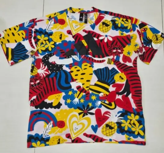Camisão oversize adidas | Sportswear | edição Egle Graphic