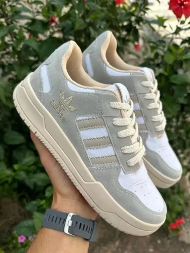 Tênis Adidas