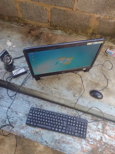 Tô vendendo um Computador dá marca AOC nó valor de 250 reais