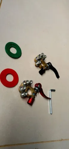2 conectores terminal bateria dourado. Bateria com engate rápido!
