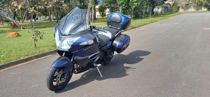 Linda moto revisada recentemente, ótimo custo benefício! Aceito troca 
