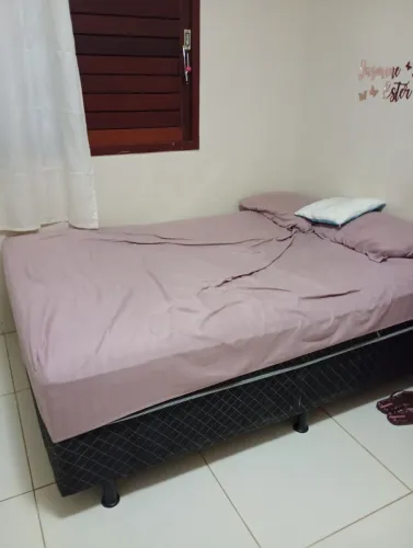Cama casal em boas condições