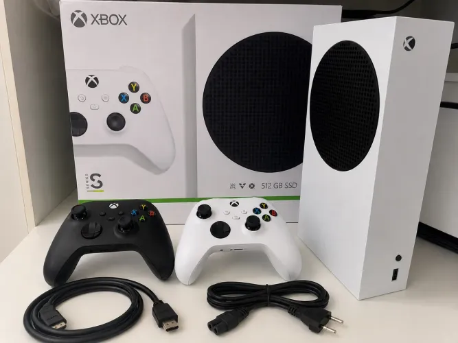 Xbox Series S + 2 Controles Originais 