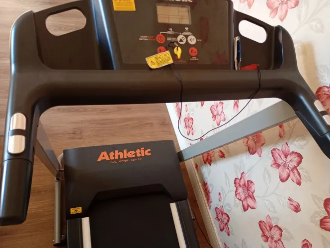 Esteira Elétrica Athletic (Suporta até 120kg / Velocidade até 12km/h) - Perfeito Estado!