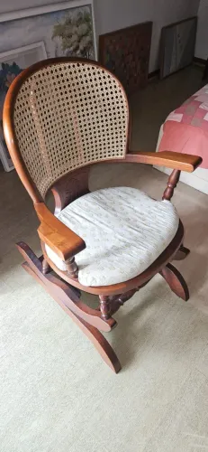 Cadeira de Balanço com Palha