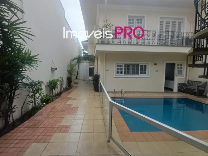 Linda casa pra locação com piscina, quatro vagas, 4 suítes no Jardim Luzitania.