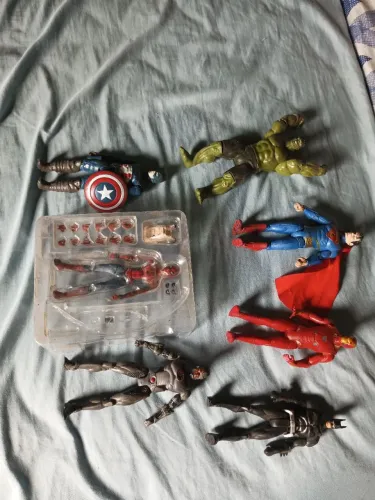 Lote de Action Figures Marvel e DC - Hulk, Batman, Superman, Homem de Ferro e Mais!