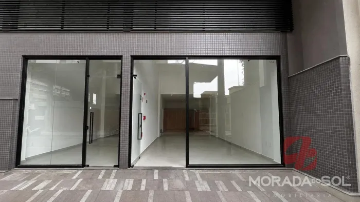Sala para Locação em Meia Praia, Itapema - 68m²