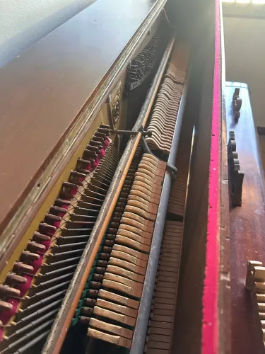 Piano de madeira