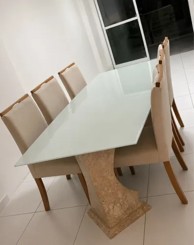 Mesa de vidro com 6 cadeiras