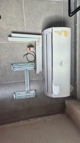 Ar-Condicionado Split Springer Midea 9000 BTUs 220v + Kit Suportes Completo