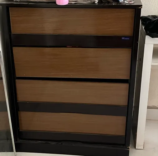 vendo cômoda de 4 gavetas - PRA SAIR RÁPIDO, VEM! 