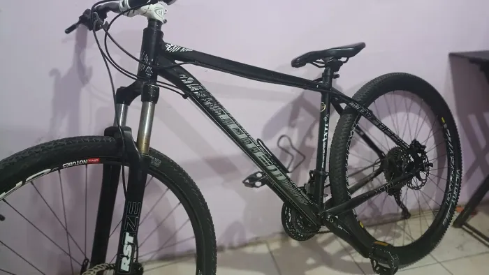 2 Bike, uma retro e uma Montain bike 29, 30 marchas.