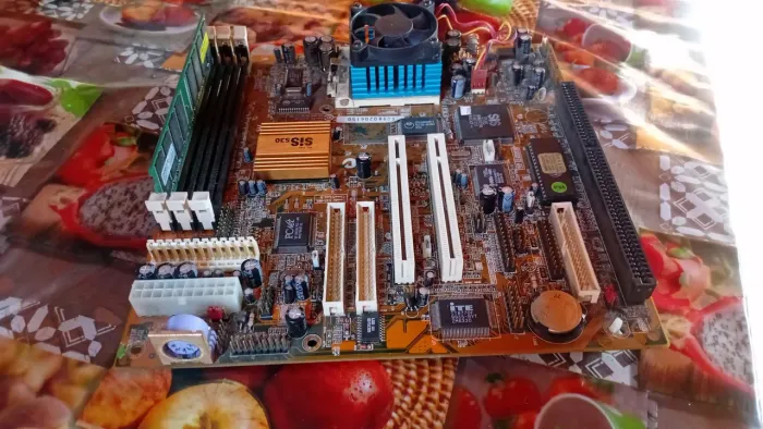 Placa mãe sis530 k6 II 500 mhz usada vintage