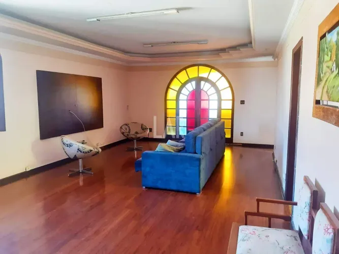 Casa para venda, 4 quartos, 1 suíte, 6 vagas, bairro Nova Cachoeirinha em BH/MG