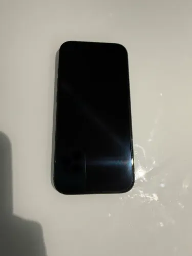 iPhone 15, 128GB, preto fosco, seminovo, cerca de 1 ano de uso, saude da bateria 90%