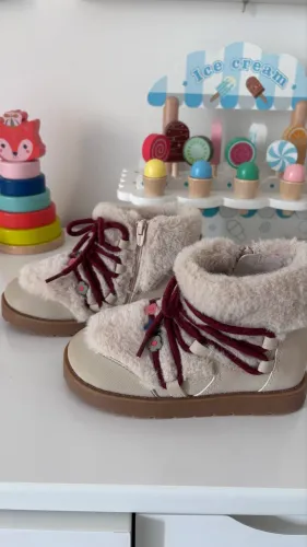 Bota infantil Zara