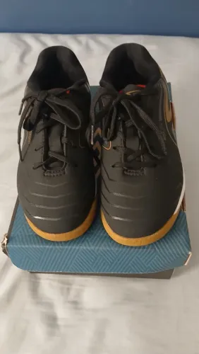 Tenis umbro novo