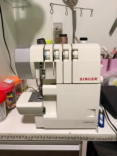 Vendo máquina Singer Ultralock 14SH754
