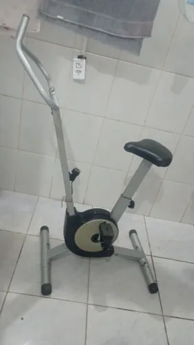 Bicicleta ergométrica, troco por violão, teclado, andador de criança entre outros