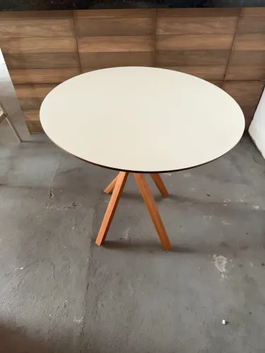 Mesa circular com 80 cm de diâmetro 