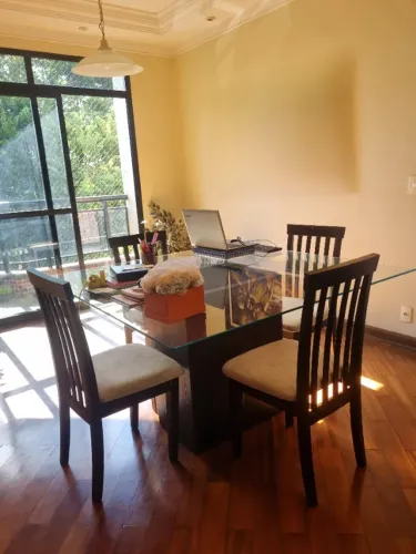 MESA DE JANTAR QUADRADA