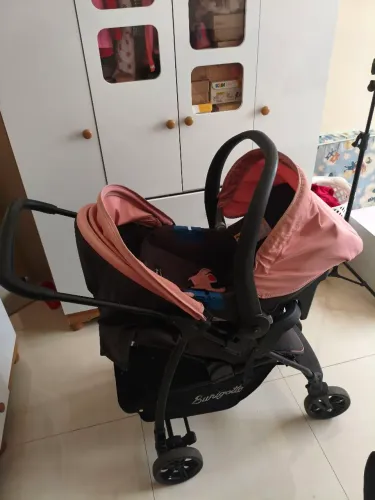 Carrinho de bebê + bebê conforto 