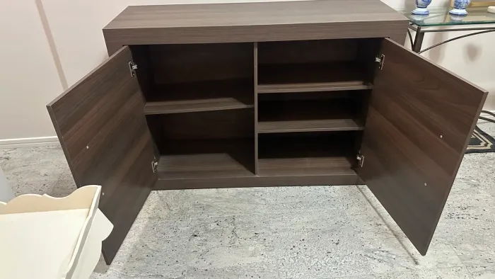 Vendo lindo aparador de louças ou ser como cômoda!