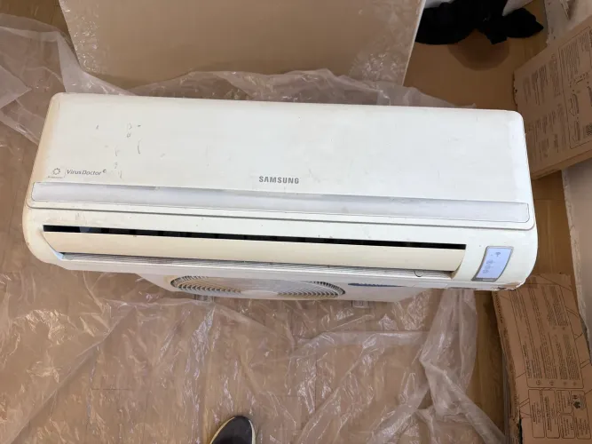 Ar-condicionado Samsung Split 9.000 BTUs Quente e Frio - 220V