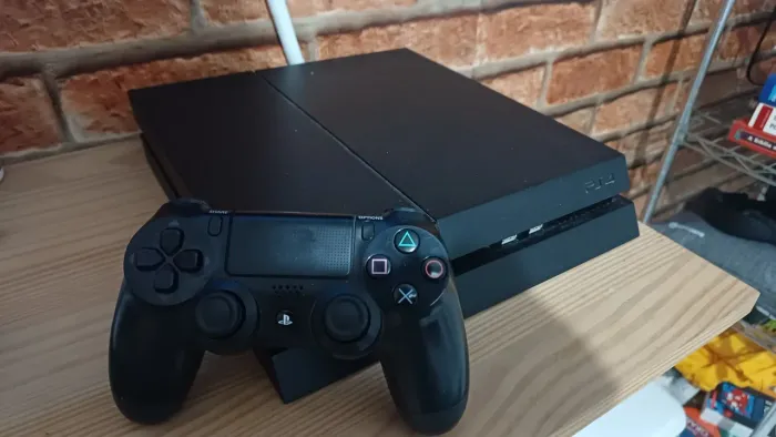 Ps4- com 9 jogos inclusos
