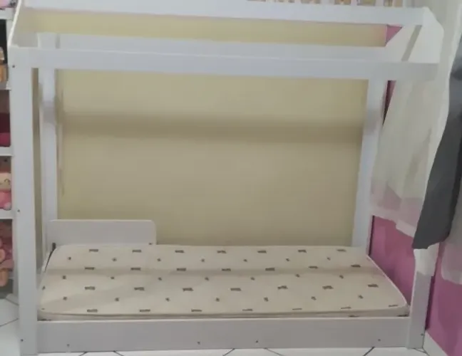 Cama infantil estilo Montessoriana 